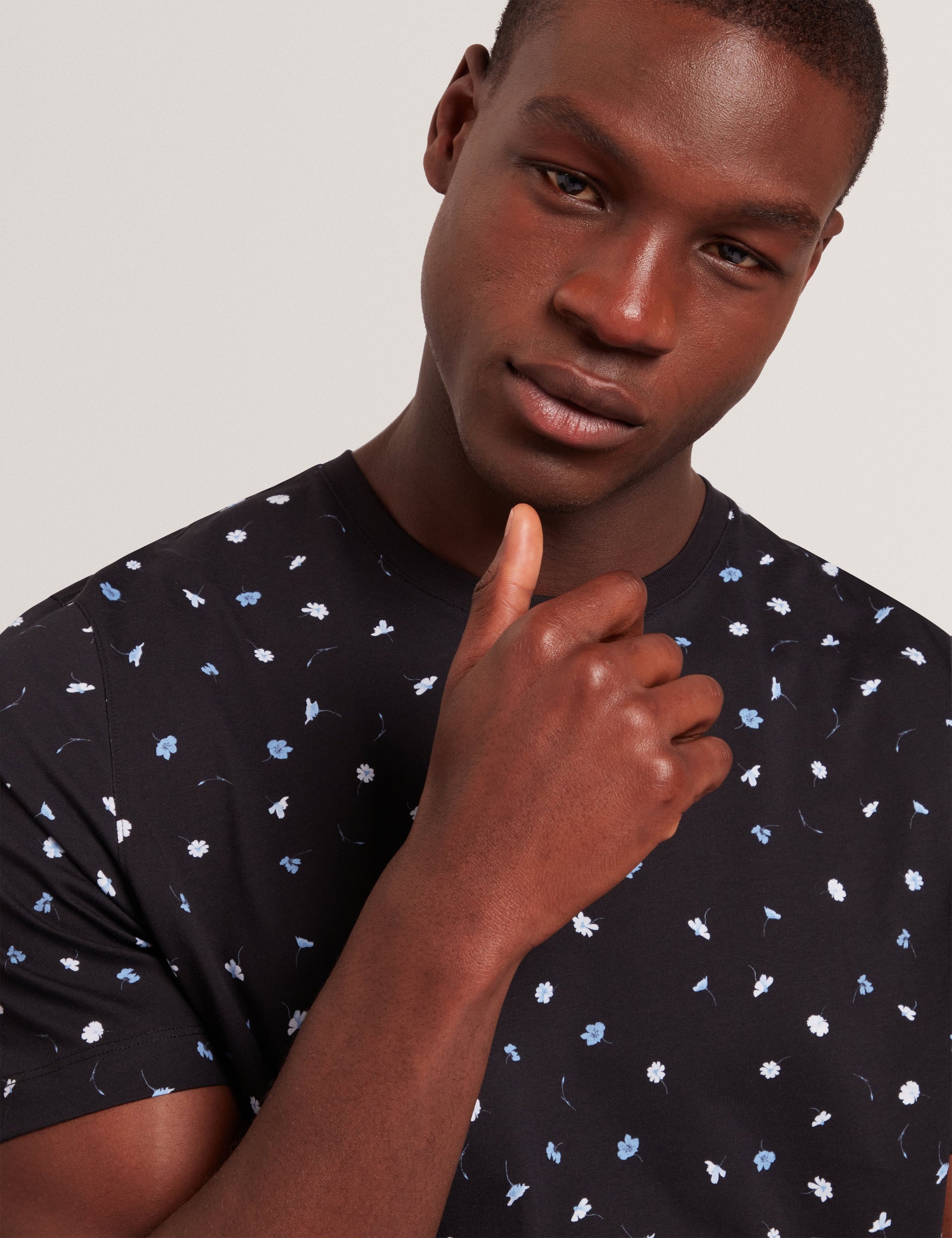 Ted Baker BURTUN - Scattered Floral Print Crew Neck T-Shirt